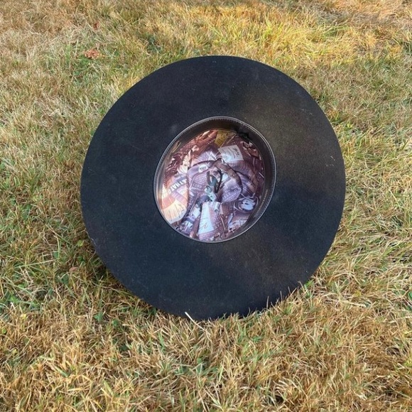 Quality Wool Hat with Silver Buckle Detail - Picture 3 of 6